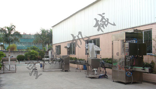 與安琪酵母股份有限公司牽手合作，設(shè)計制造自動膏體灌裝生產(chǎn)線