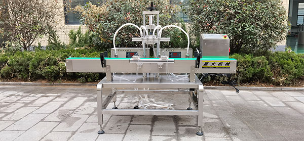 眼鏡清洗液自動灌裝機設備細節(jié)展示