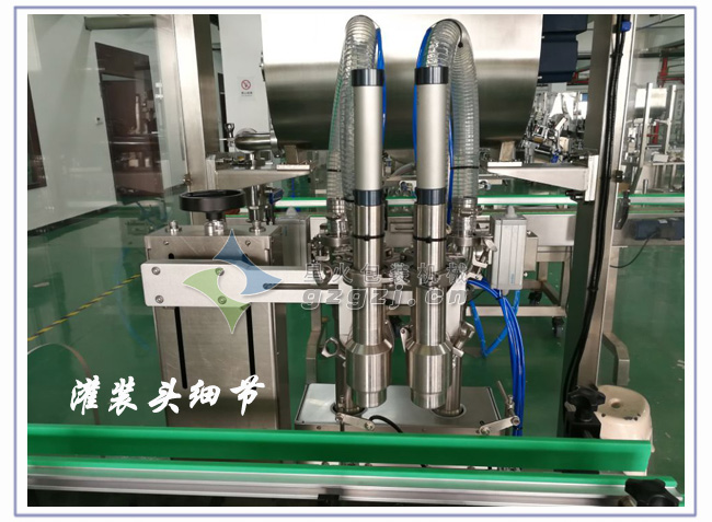 雙頭醬料灌裝旋蓋一體機設備細節